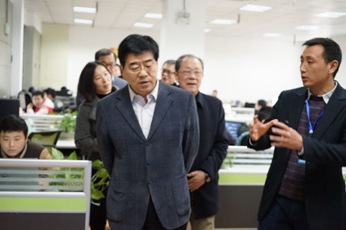 測(cè)繪地信局副局長(zhǎng)赴重慶知行地理信息咨詢服務(wù)有限公司開展調(diào)研與貿(mào)易咨詢交流